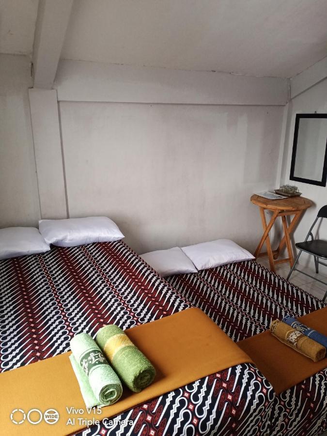 Losmen Fadel Malioboro Jogja Jogjacarta Exterior foto